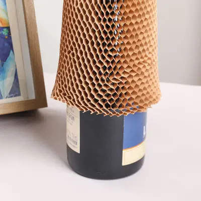 Novum Utrem Packaging Design: favum Maps Chartam Bottle Sleeve